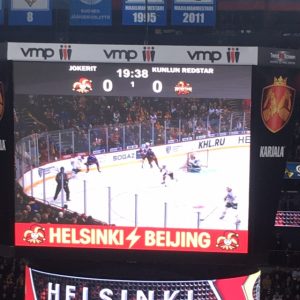 Jokerit-Kunlun Red Star melkein loppuunmyyty areena ja pitkään aikaan heikkotasoisin ottelu mikä nähty. Liikaa palkkaa vai mikä lie mutta ei tunnu oikein kiinnostavan Jokereita kuin just sen verran että ilkiää nostaa palkan. No, onnea tarvitaan mutta se ei kestä yleensä koko kautta. Eli aikainen kesäloma tiedossa ?